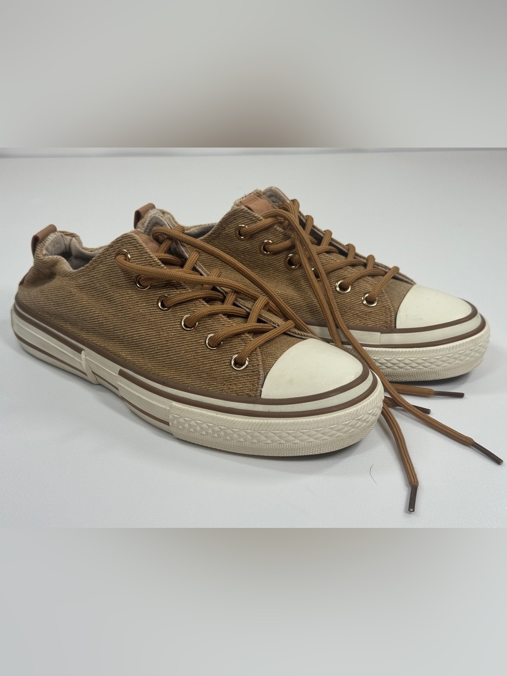 Very G Sneakers Women’s Size 7 Brown Tan Corduroy Lace Up Casual Fall Shoes